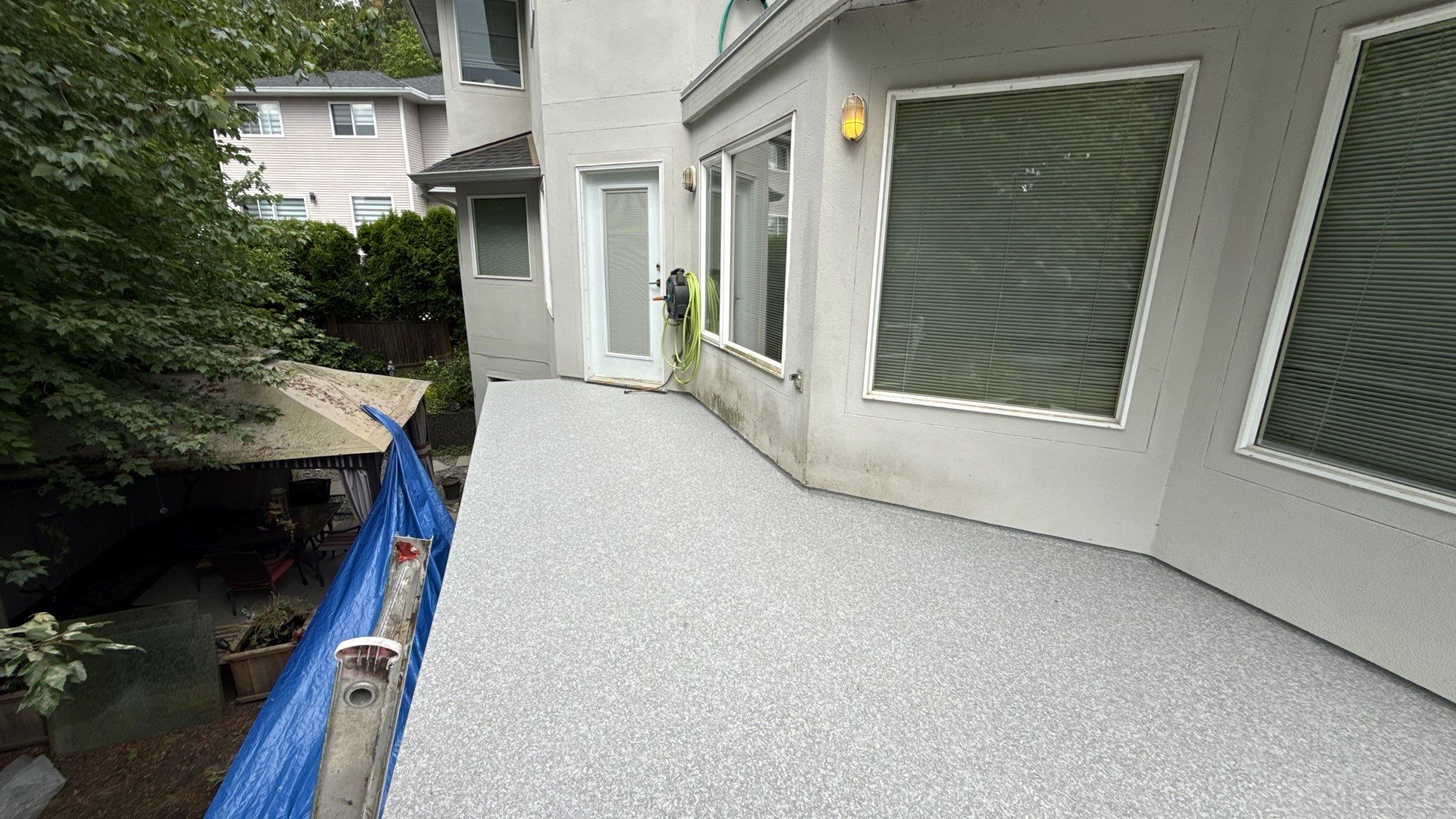 Valordek Flint Taupe vinyl sundeck covering on a residential balcony