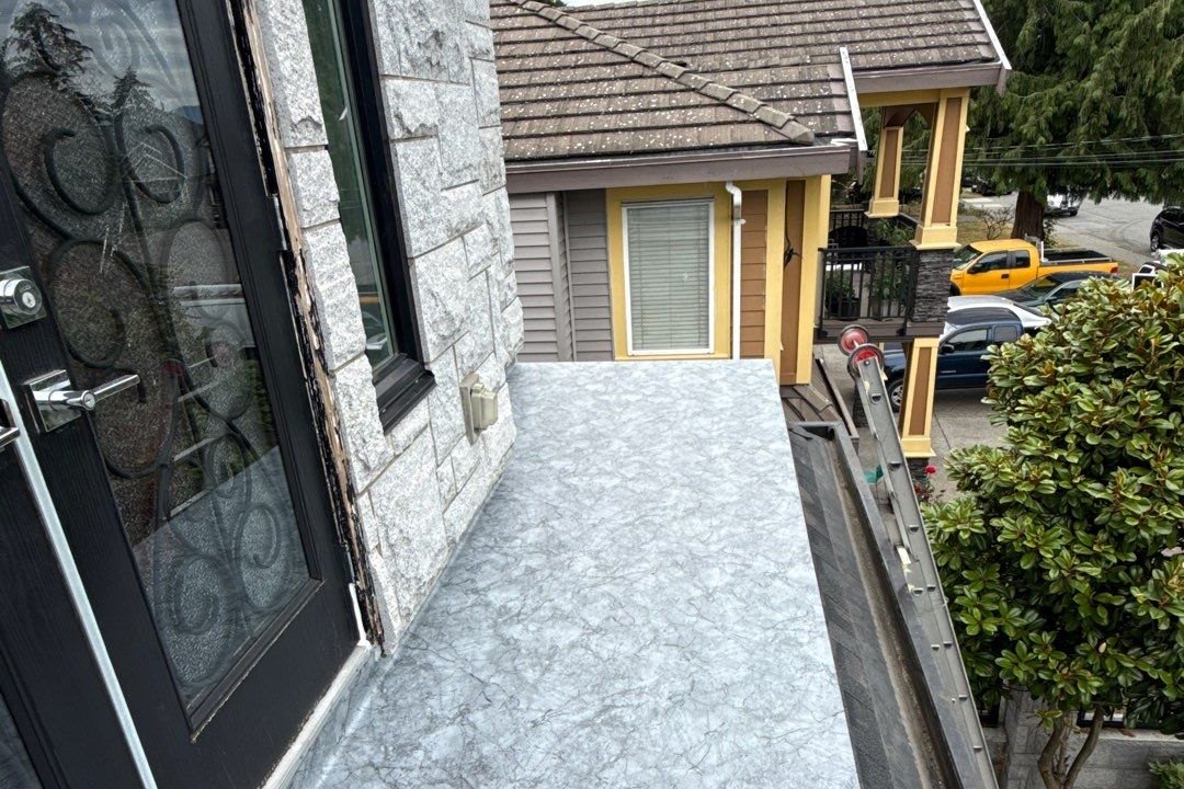 Valordek Marble Grey vinyl deck after a routine clean Finished vinyl deck after routine cleaning - Marble Grey stone-look membrane