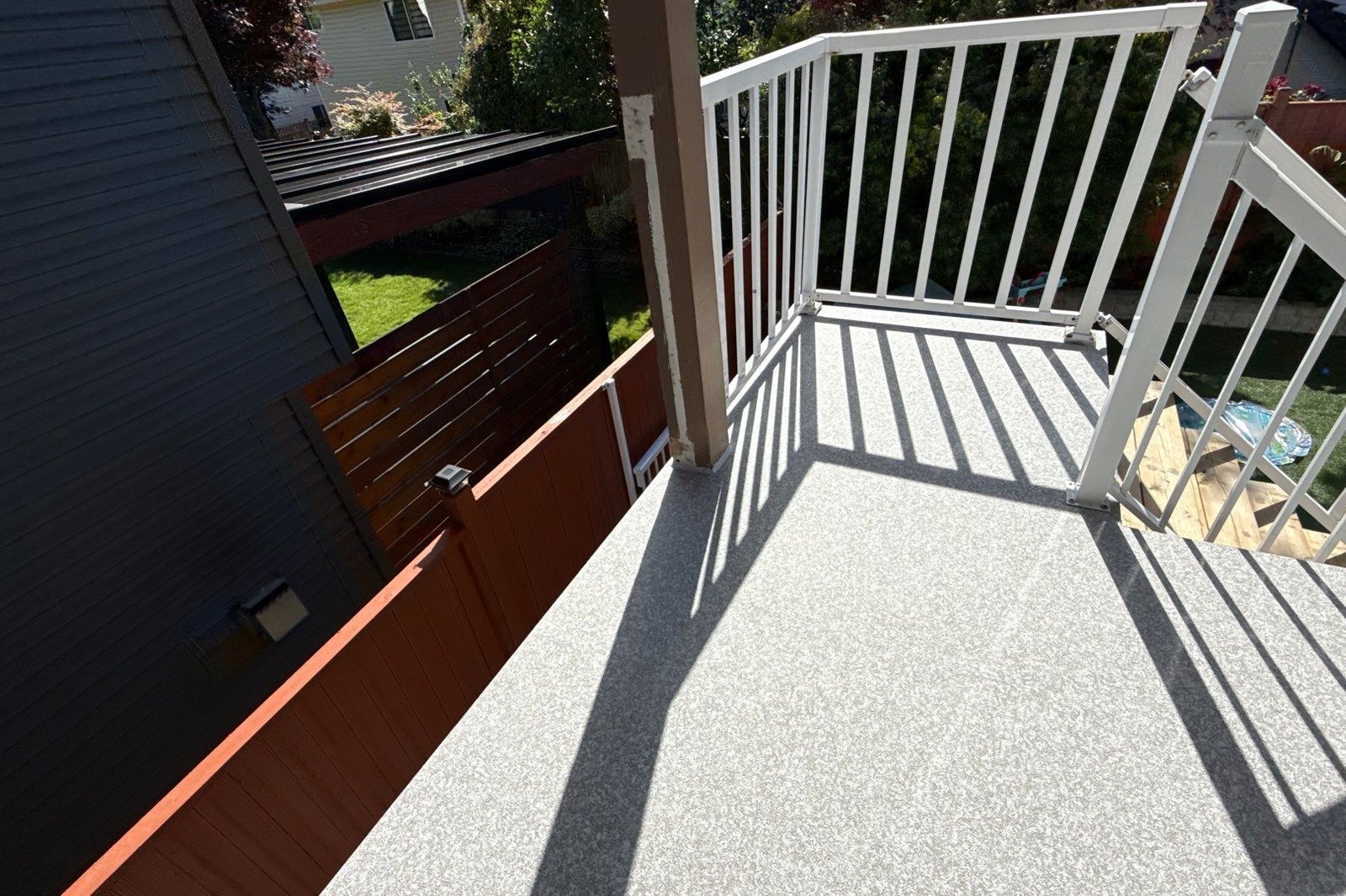 Valordek Flint Taupe vinyl deck membrane on a balcony Vinyl deck membrane on a balcony - the single-layer waterproof decking material